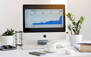 米乐体育网站-德比双方硝烟弥漫，欧预赛场上激情迸发