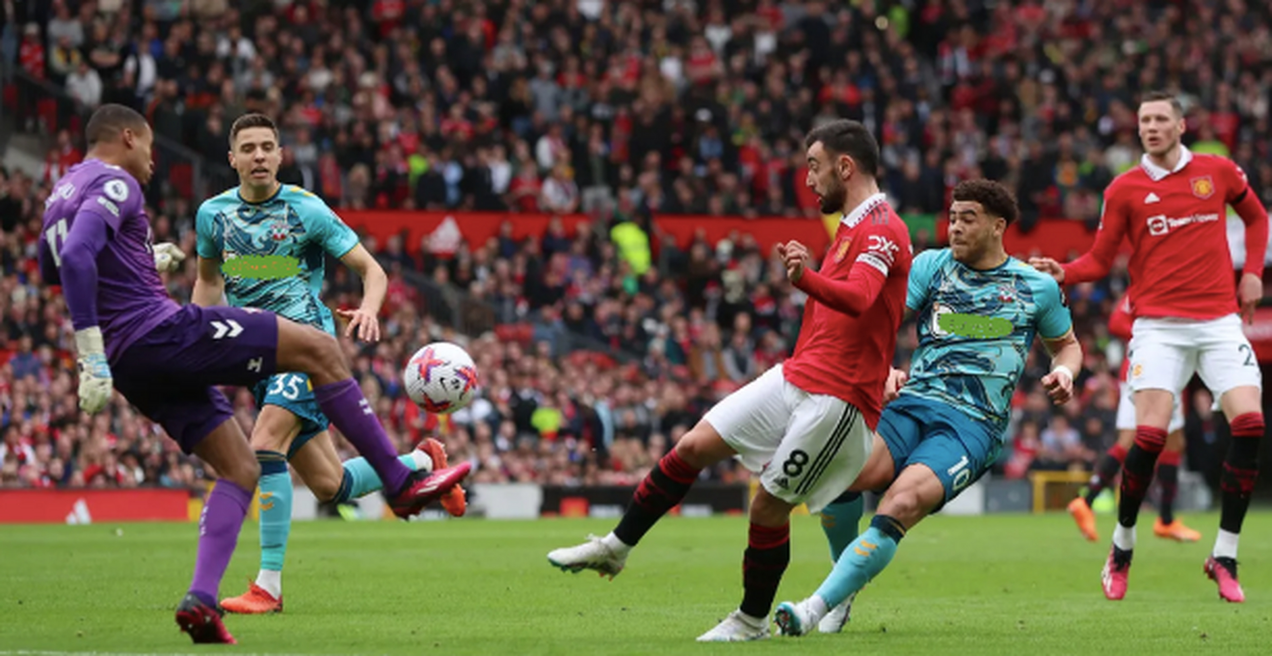 米乐体育平台官网-曼联客场失利，遭遇对手精彩进攻