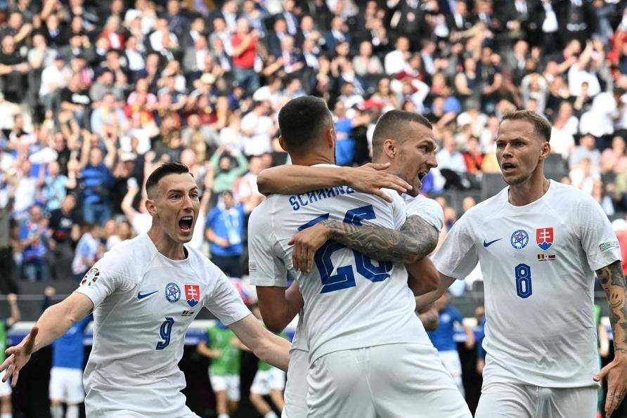 米乐体育平台-卢卡库攻破对手球门，率领球队晋级下一轮