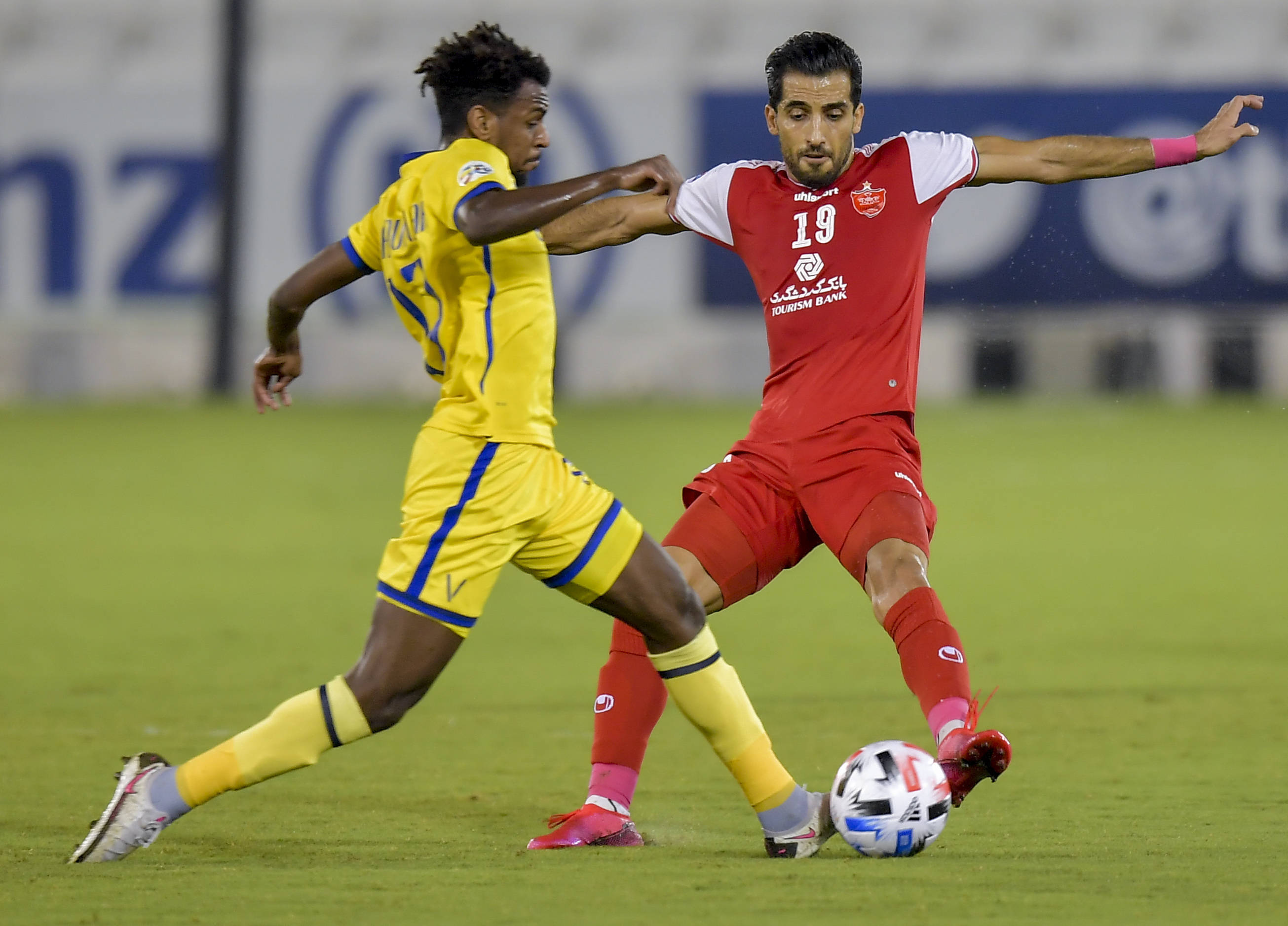 米乐m6平台-足球豪门精妙对决，胜负将现定局