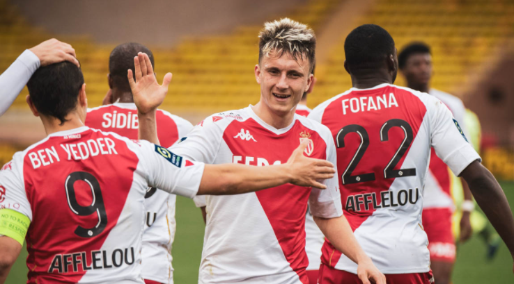 米乐官网登录-安格斯冒勇击败对手，迎来好战绩