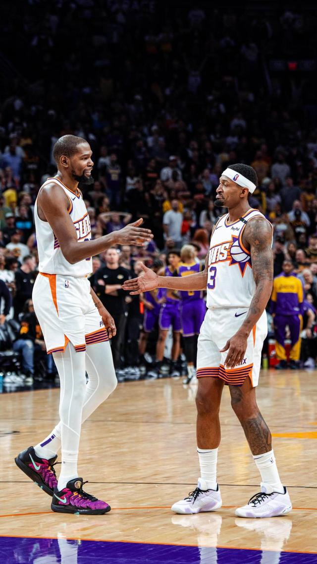 米乐m6平台官网-关于美洲篮球经典对决引爆全场，洛杉矶队逆袭夺冠的信息